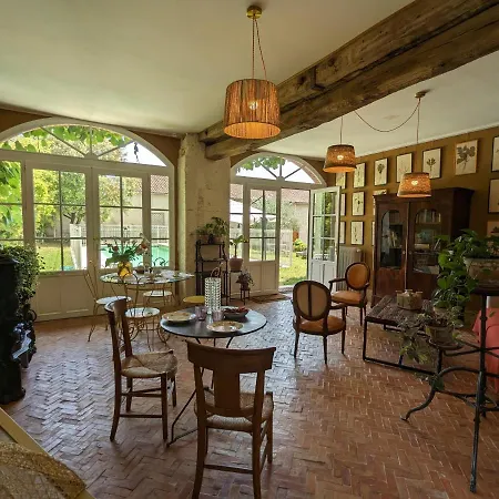 Chateau De Lavaud 3* Montbron