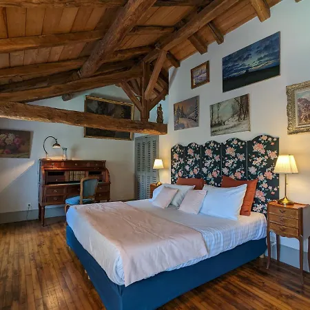 Guest house Chateau De Lavaud 3*