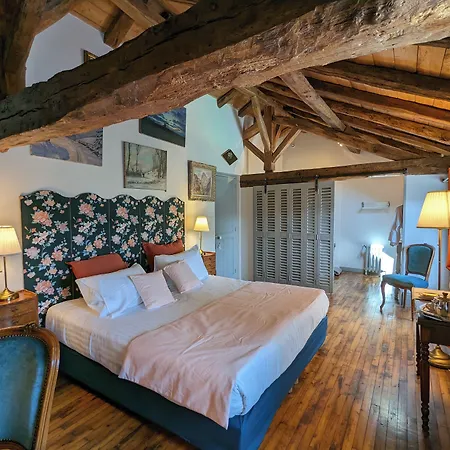 Chateau De Lavaud Montbron