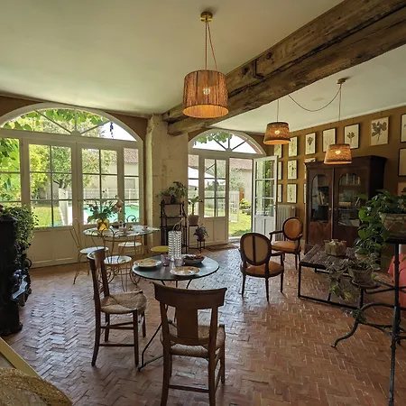 Penzion Chateau De Lavaud 3*