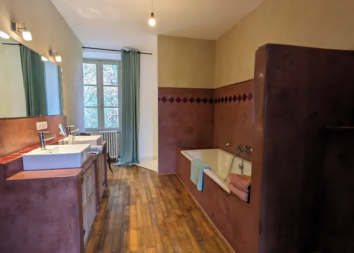 Chateau De Lavaud Maison d'hôtes Montbron